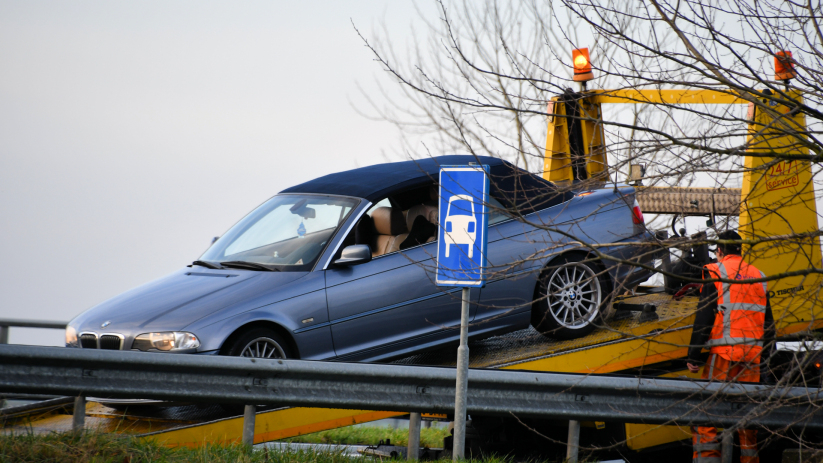 Car Crashes into Ditch on Middenweg Biervliet, One Injured